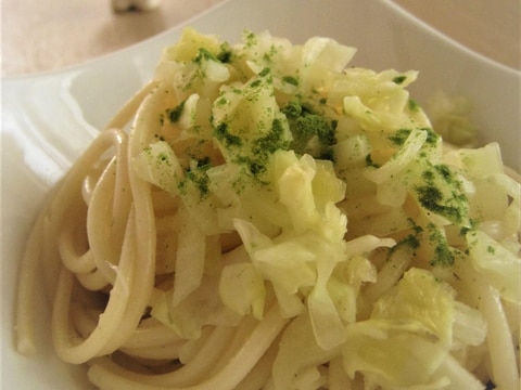 シンプルがおいしいキャベツパスタ♪タイの万能調味料